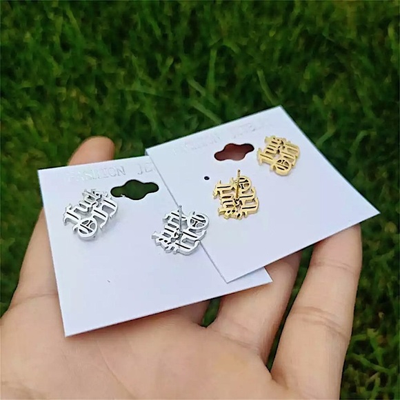 F Off gold stainless steel old english earrings - Picture 8 of 10